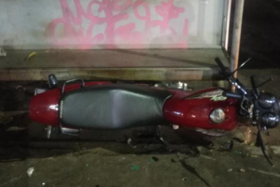 Motociclista que morreu após bater em ponto de ônibus em Anápolis é identificado