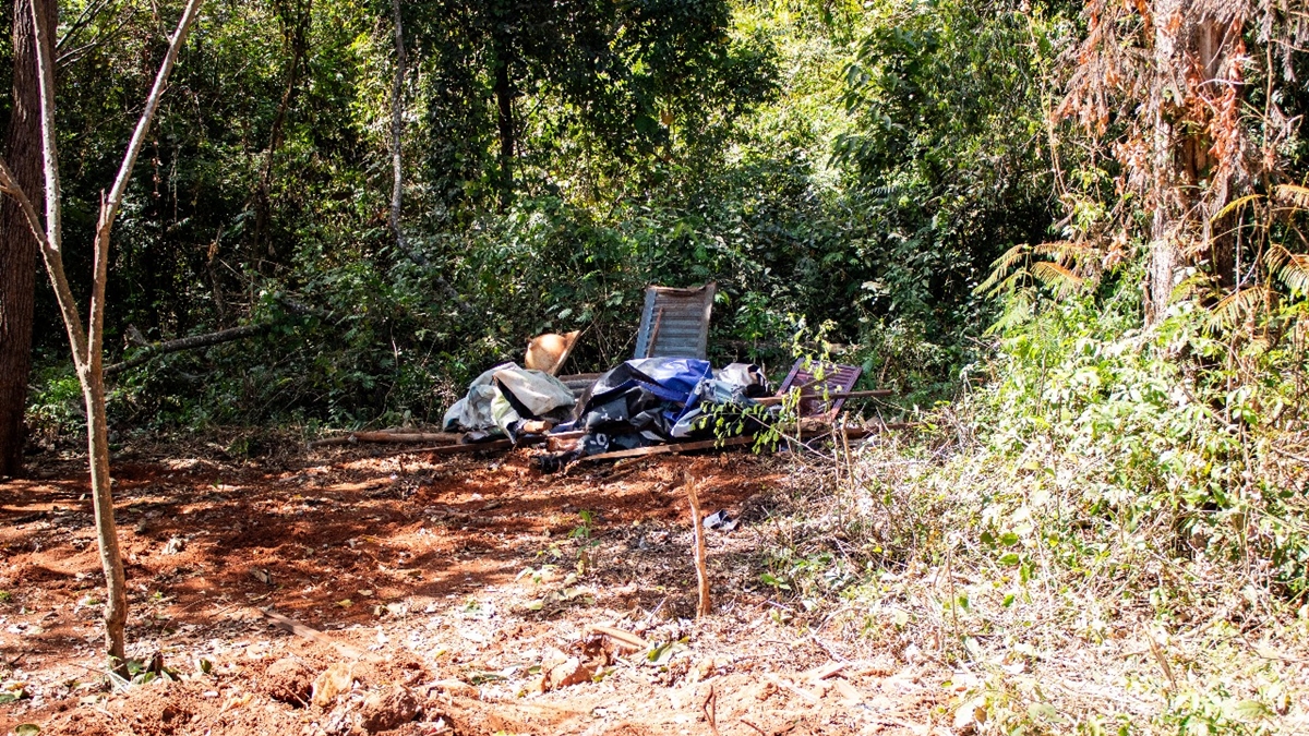 Prefeitura de Goiânia volta ao setor Estrela Dalva para retirar barracos desabitados, mas assusta moradores