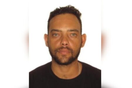 Imagem do homem que morreu após ser esfaqueado