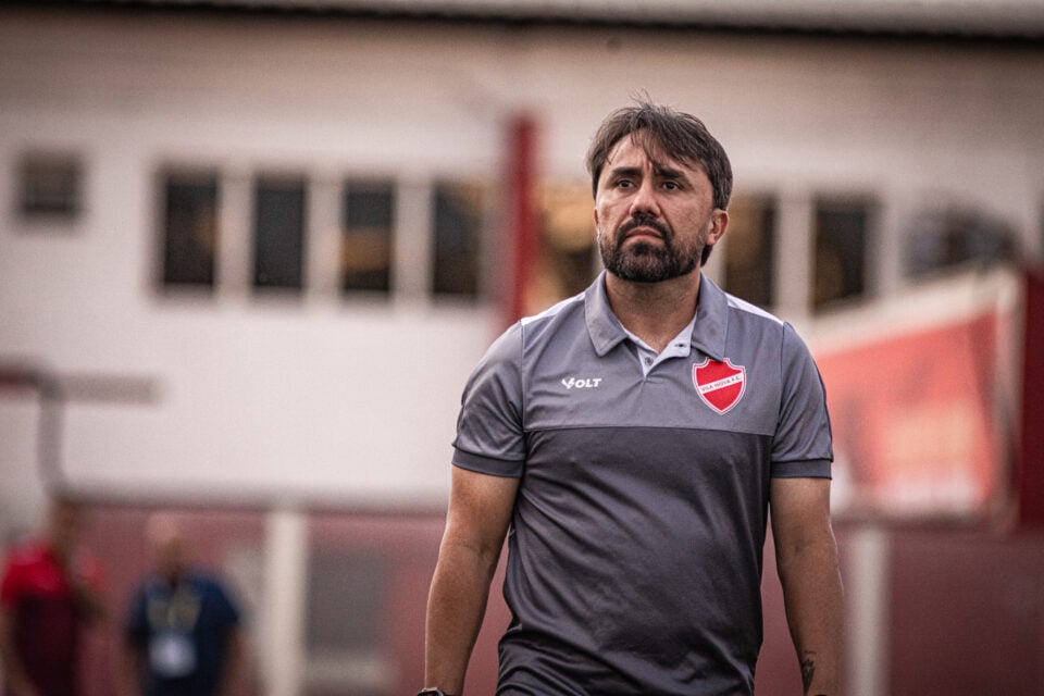 Vila nova arranca empate e Luizinho avalia desempenho