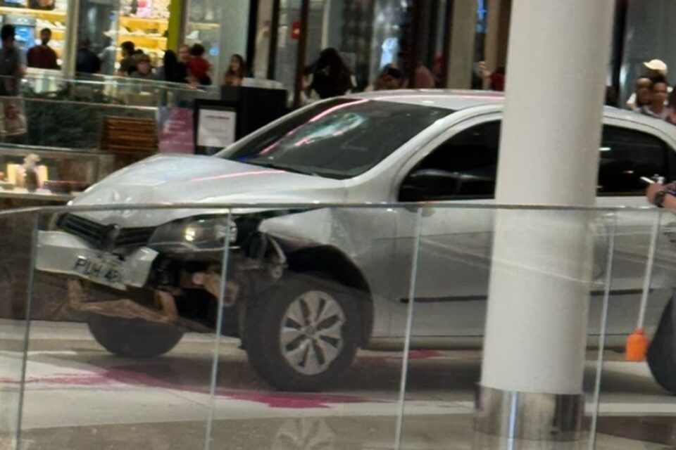 Homem que invadiu shopping com carro pode responder por tentativa de homicídio