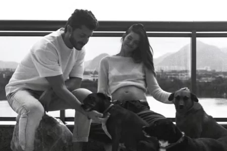 Camila Queiroz e Klebber Toledo anunciam que estão esperando o primeiro filho