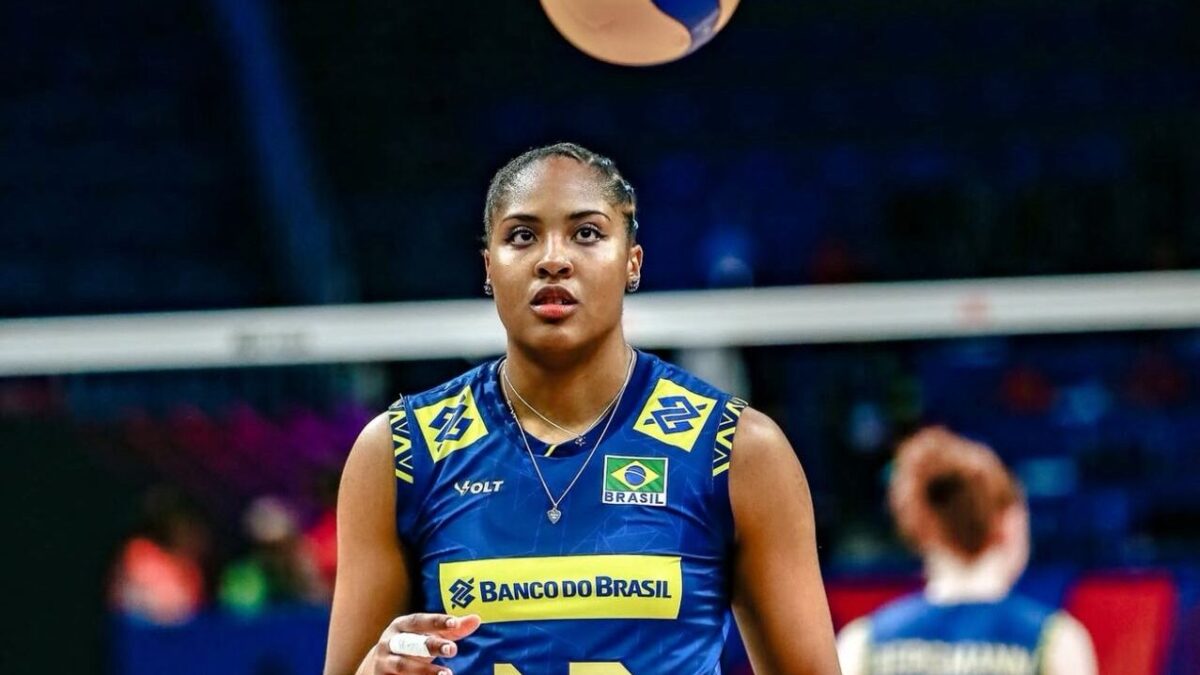Ana Cristina passa por cirugia e desfalca seleção por 4 meses