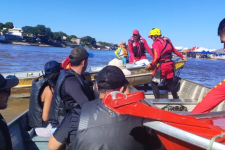 Embarcações colidem no Rio Araguaia, em Aruanã