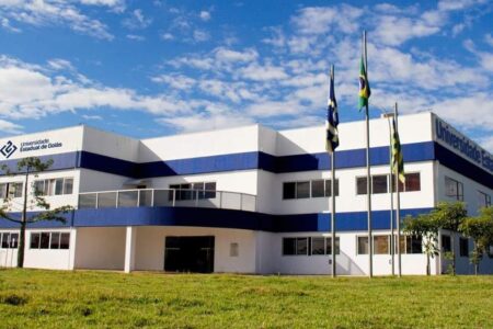 Juiz manda suspender a greve dos servidores da UEG