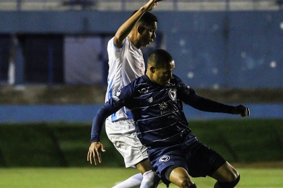 Partida entre Grêmio Anápolis e Centro Oeste na Divisão de Acesso