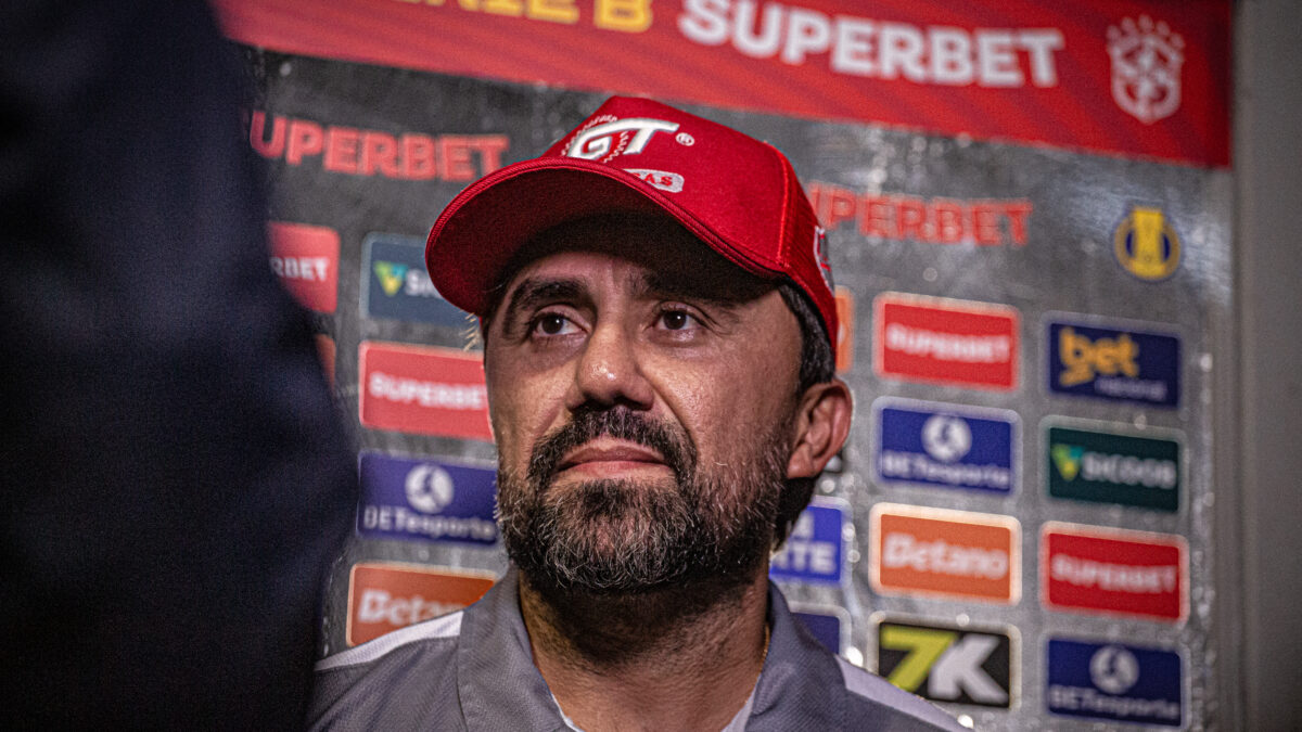 Luizinho Lopes valoriza bom momento da equipe, mas presa por consistência