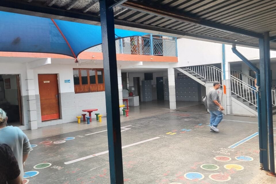 Imagem interna do prédio que aguardar retorno da prefeitura