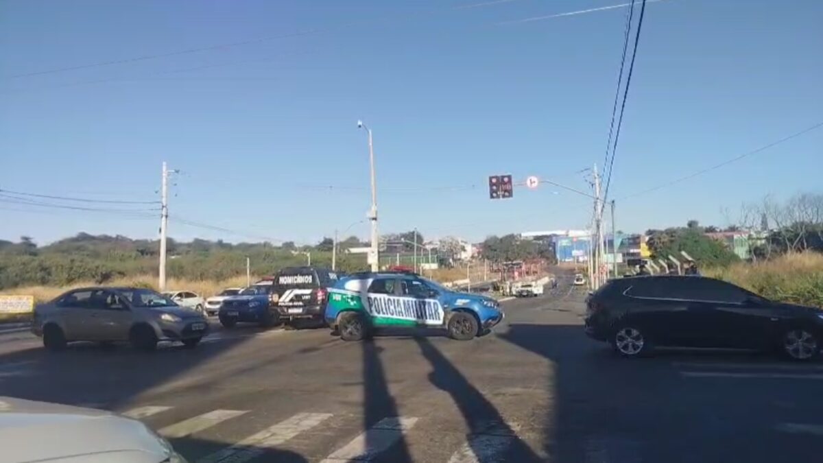Segundo militares, vítima teria tentado correr do agressor (Foto: PM)