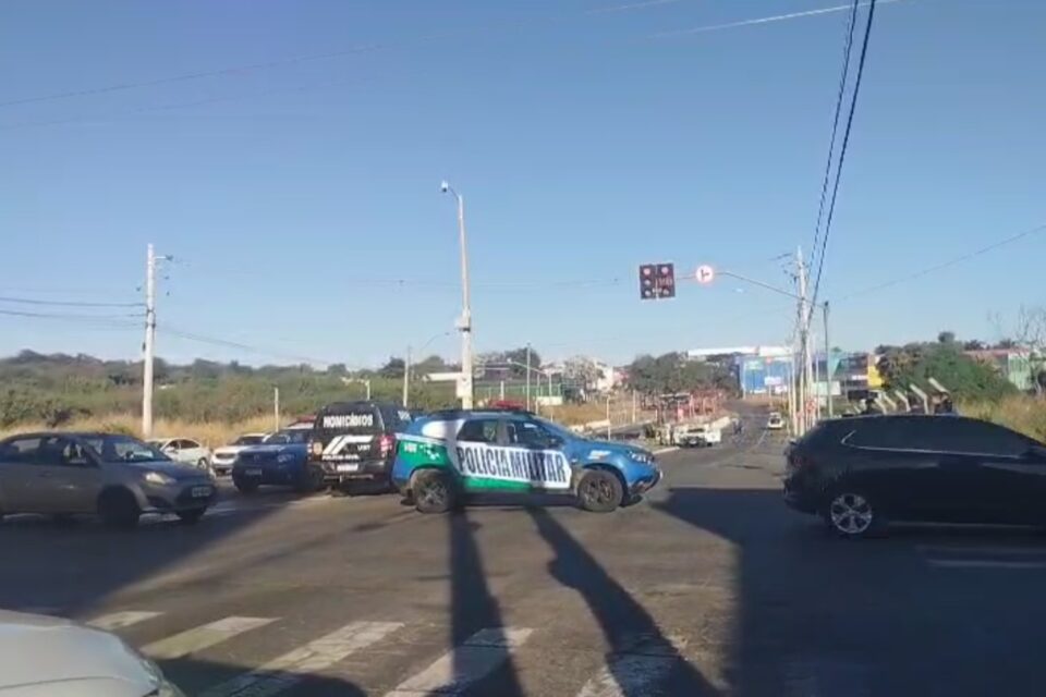 Segundo militares, vítima teria tentado correr do agressor (Foto: PM)