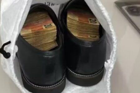 PF encontra várias cédulas de R$ 20 dentro de sapato de vereador alvo de operação