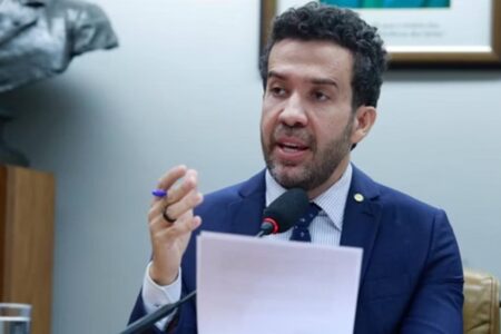 Conselho da Câmara aprova suspensão de três meses a Janones