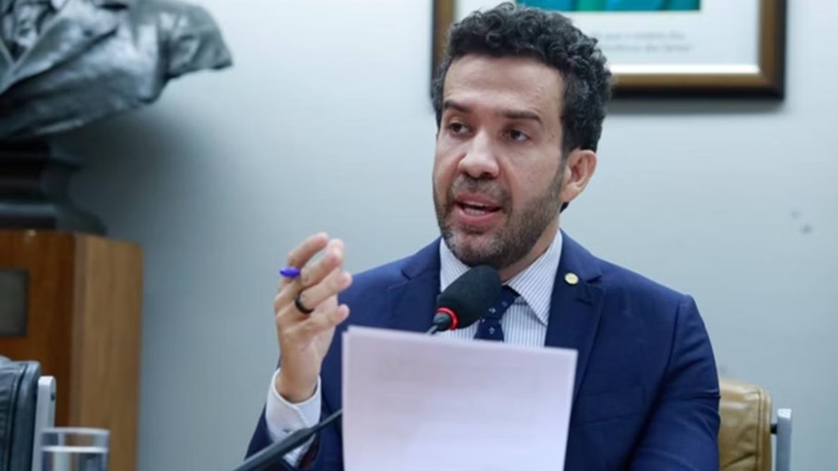 Conselho da Câmara aprova suspensão de três meses a Janones