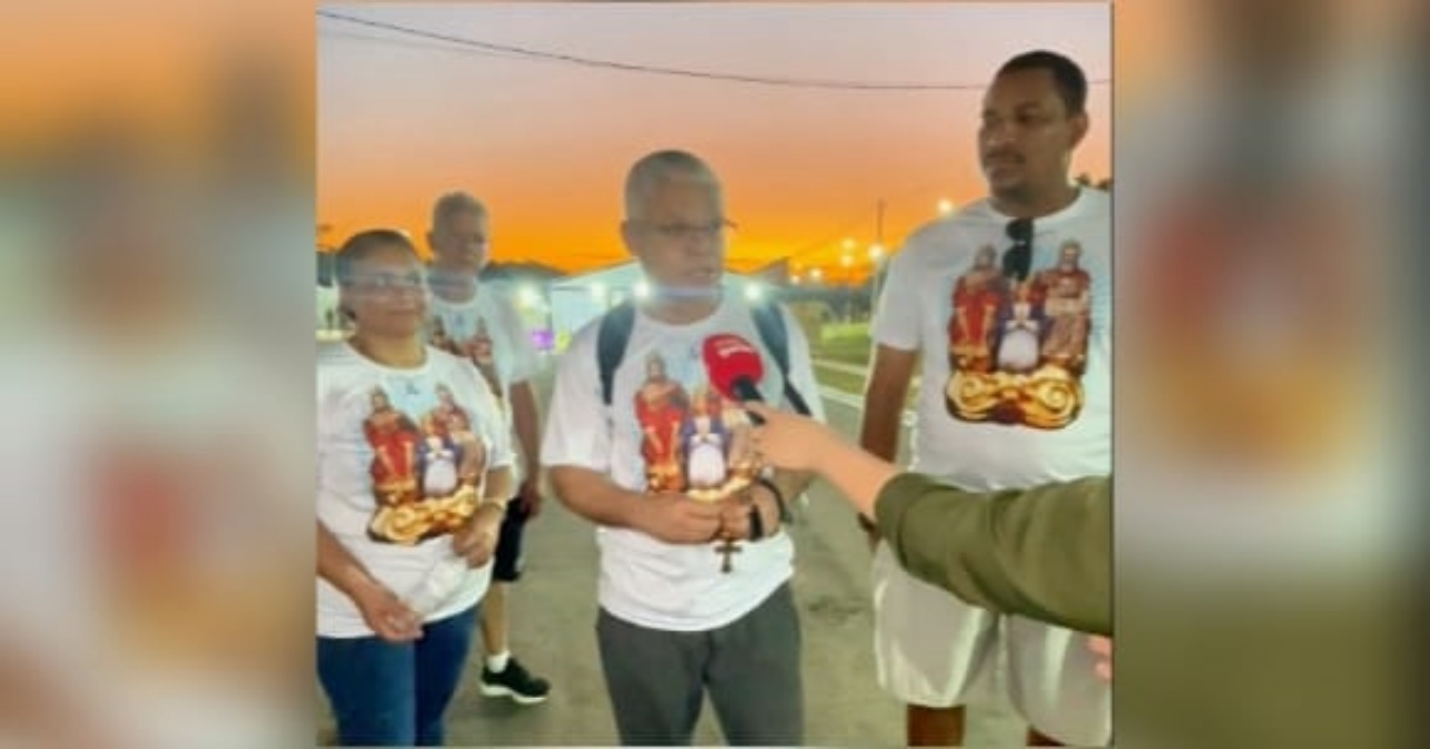 Imagem dos peregrinos rumo a Trindade