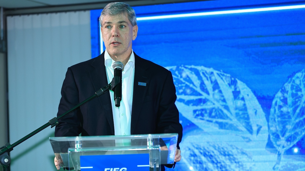 Pode sofrer quem exporta e também quem vende ao mercado interno, diz Fieg sobre tarifaço