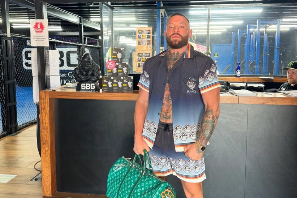 McGregor durante treino na academia