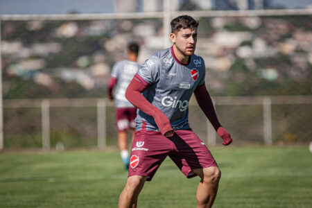 João Vieira, volante do Vila Nova
