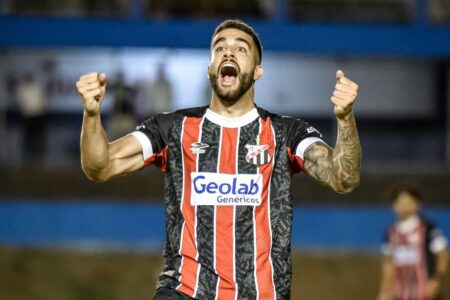 Anápolis anuncia retorno do zagueiro Rafael