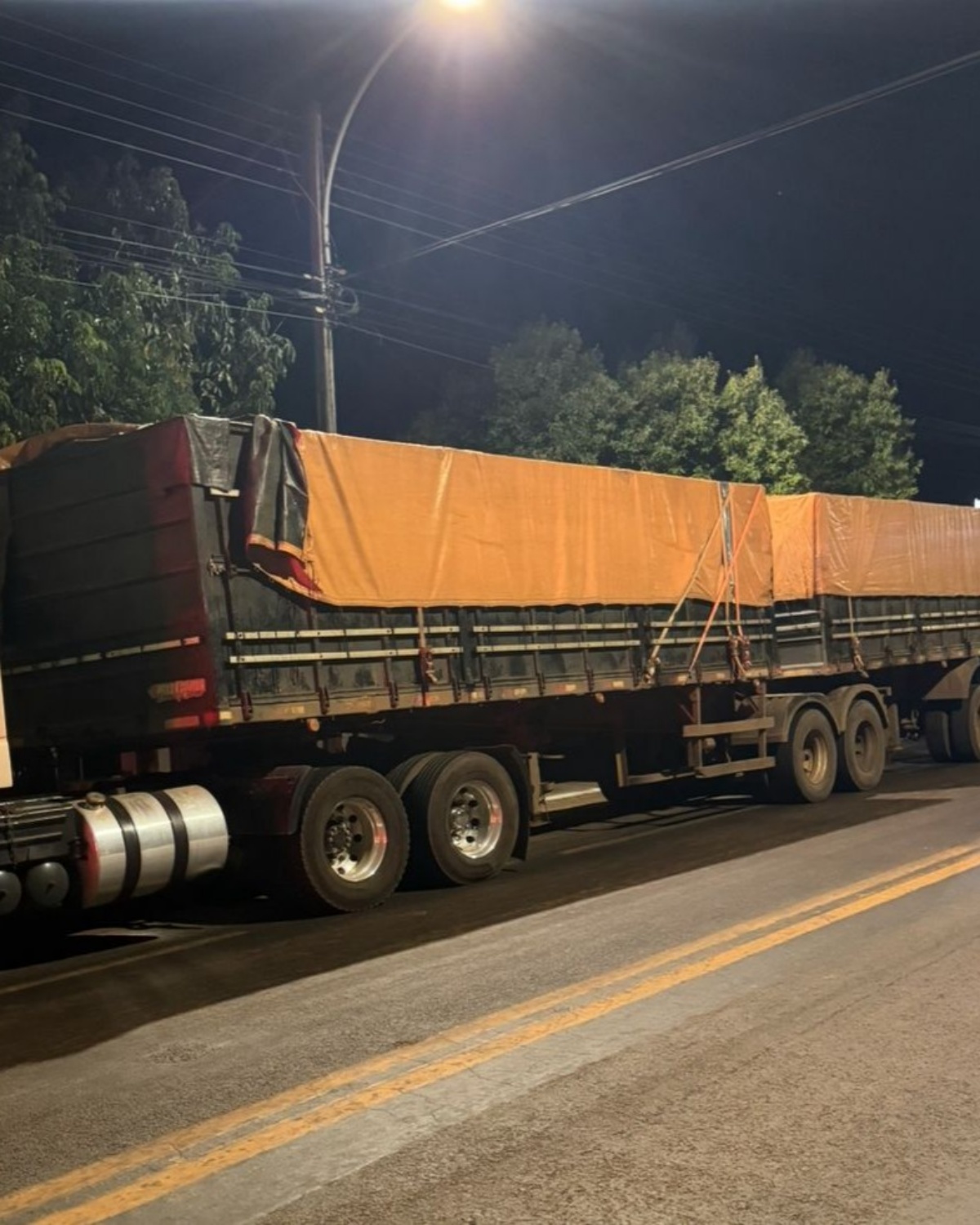 Imagem do caminhão usado no esquema