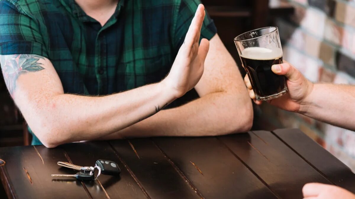 Mudanças começam a partir do 1º dia Veja o que acontece com seu corpo quando você deixa de beber álcool bebida