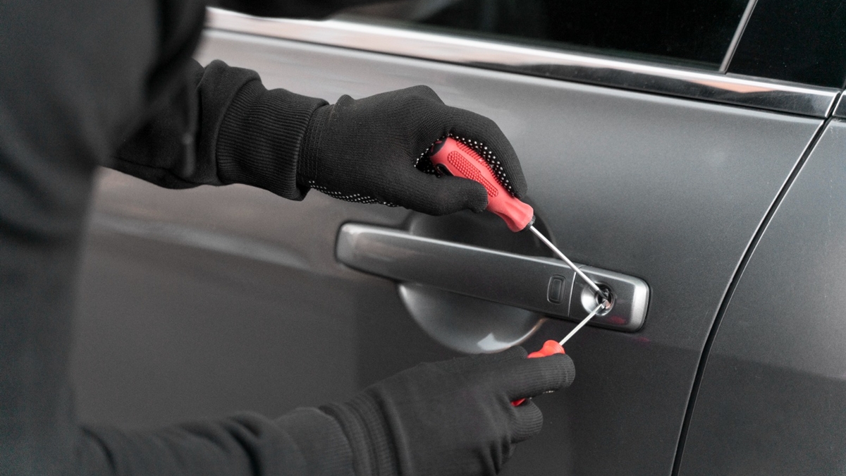 Homem é preso por delegado de folga quando tentava furtar carro no Setor Sul, em Goiânia