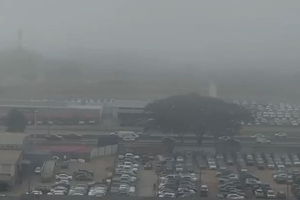Goiânia amanhece coberta por neblina e condição deve se repetir