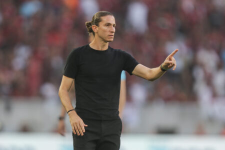 Filipe Luis critica postura de Pedro e explica ausência