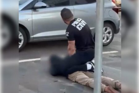 Mulher trans é presa após tentar matar morador de rua na porta da delegacia de Anápolis