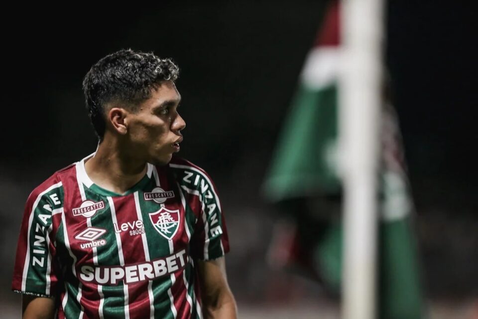 Paulo Baya com a camisa do Fluminense