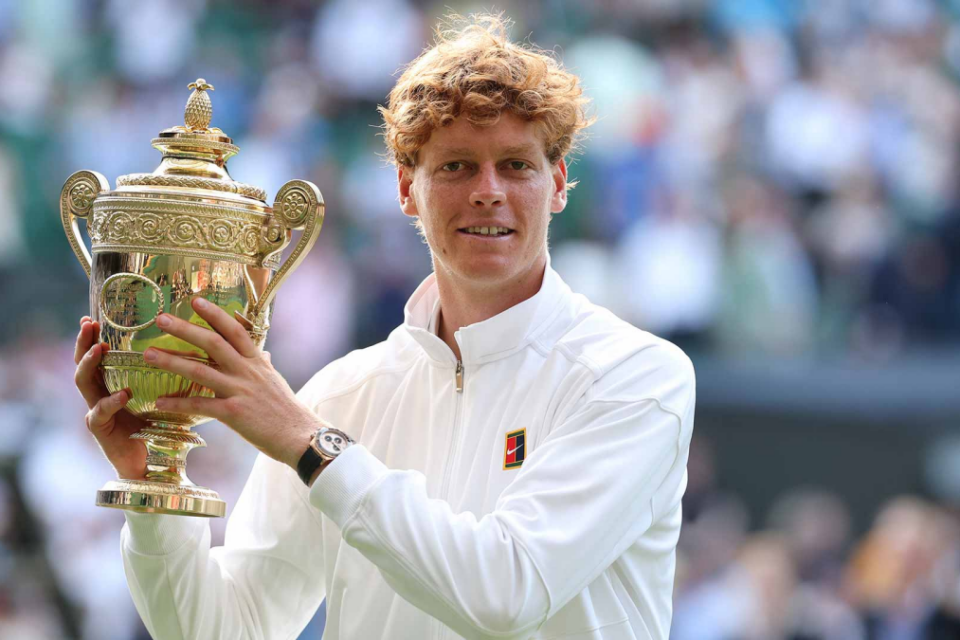 Sinner levanta o troféu de Wimbledon