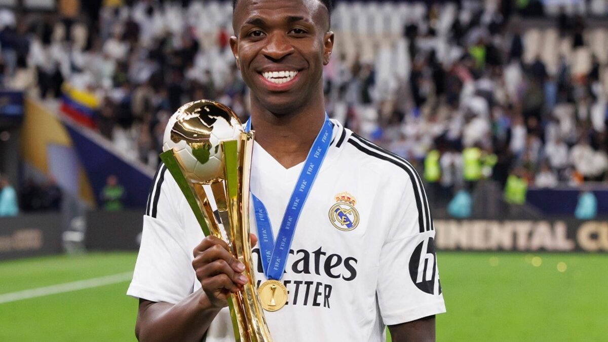 Arábia Saudita considera oferecer R$ 2,2 bilhões ao Real Madrid por Vinicius Junior, diz jornal 1 577de9b0 1000109011 Arábia Saudita considera oferecer R$ 2,2 bilhões ao Real Madrid por Vinicius Junior, diz jornal