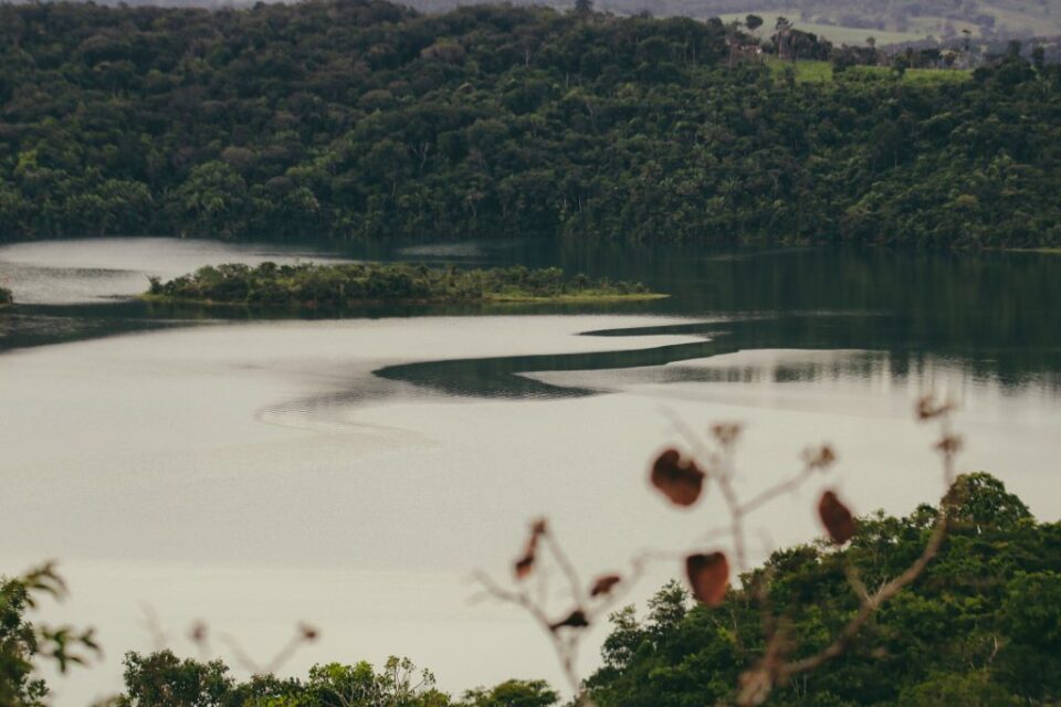 Confira os melhores destinos para pesca em Goiás