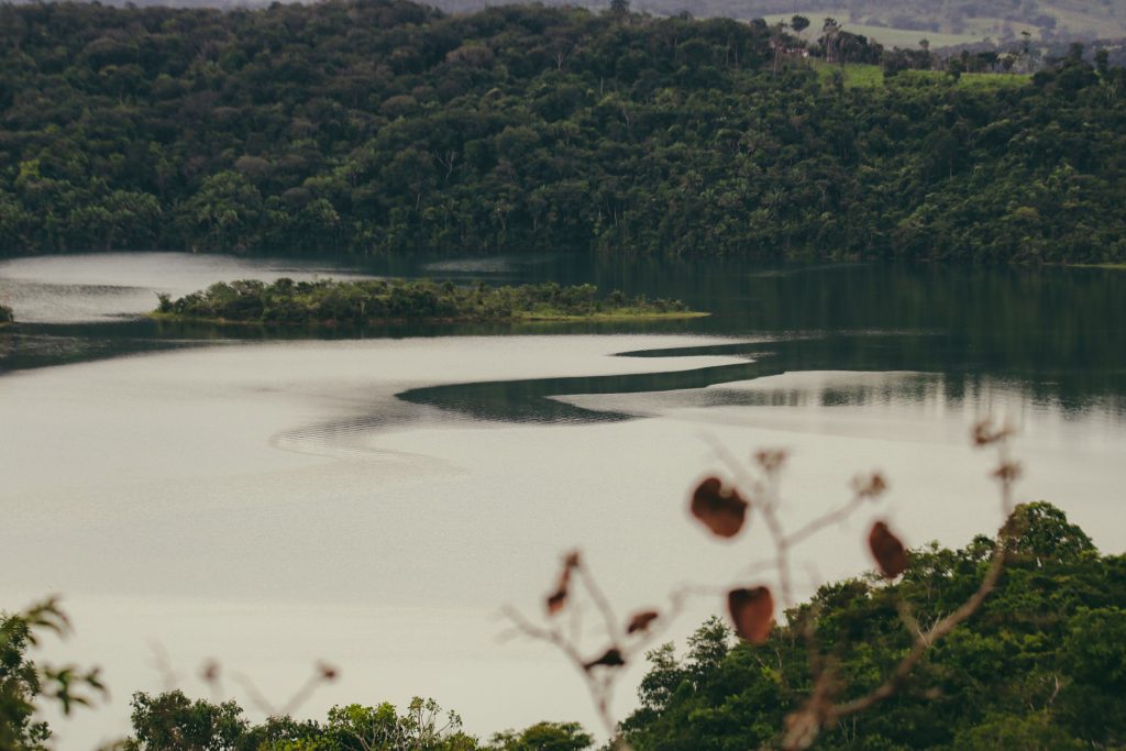 Confira os melhores destinos para pesca em Goiás