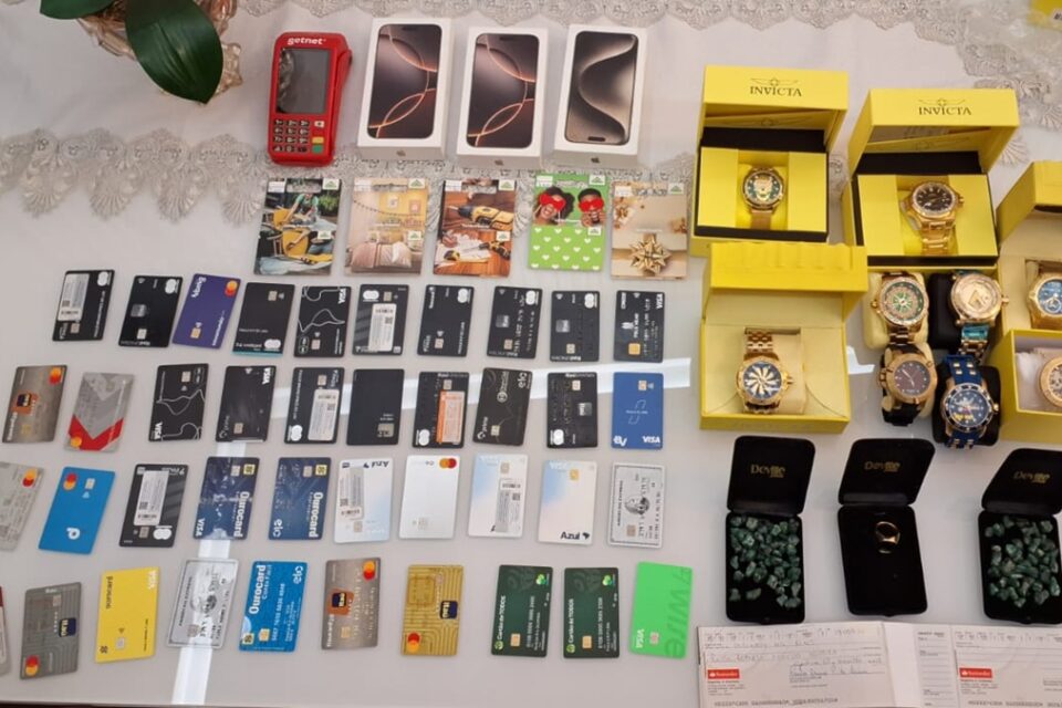 Polícia prende 32 suspeitos de integrar quadrilha que faturou R$ 164 mil com fraudes virtuais