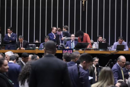 Imagem durante uma sessão na Câmara dos Deputados