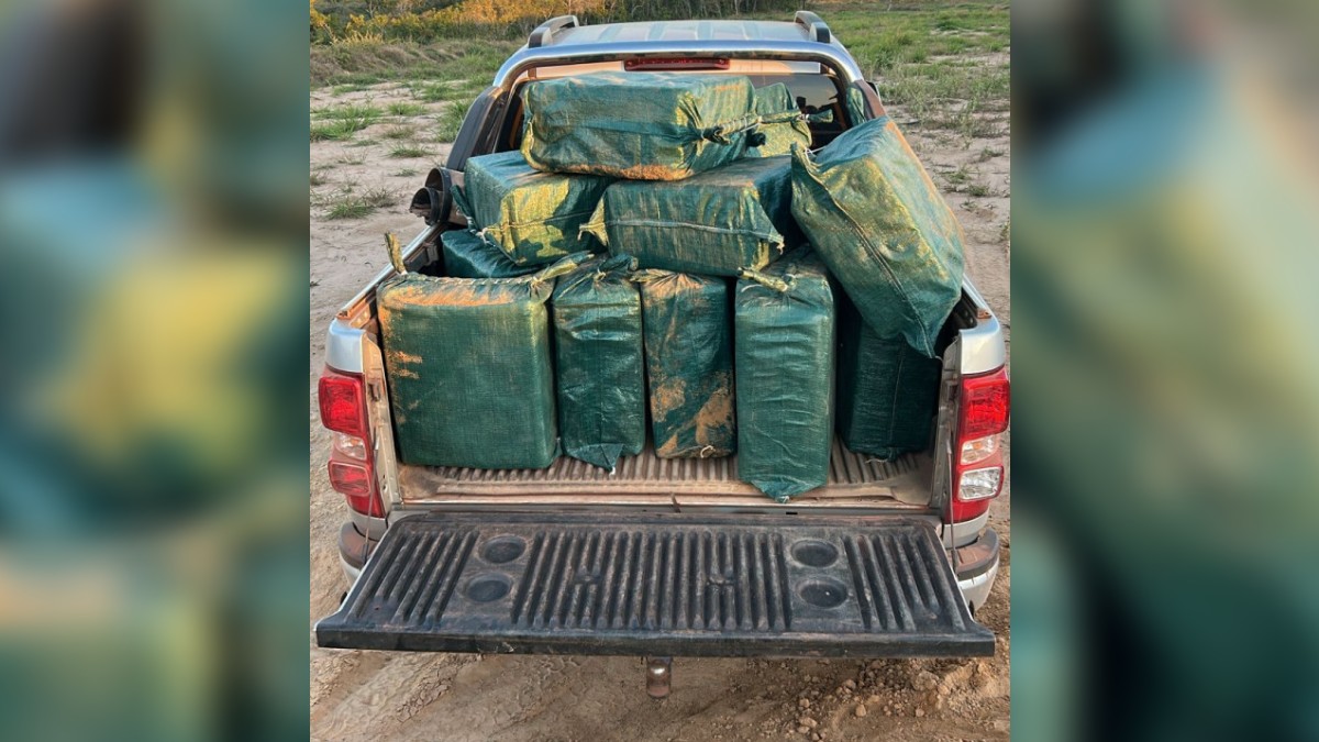 Autoridades de Goiás e MT apreendem 510 kg de cocaína perto a local de pouso clandestino