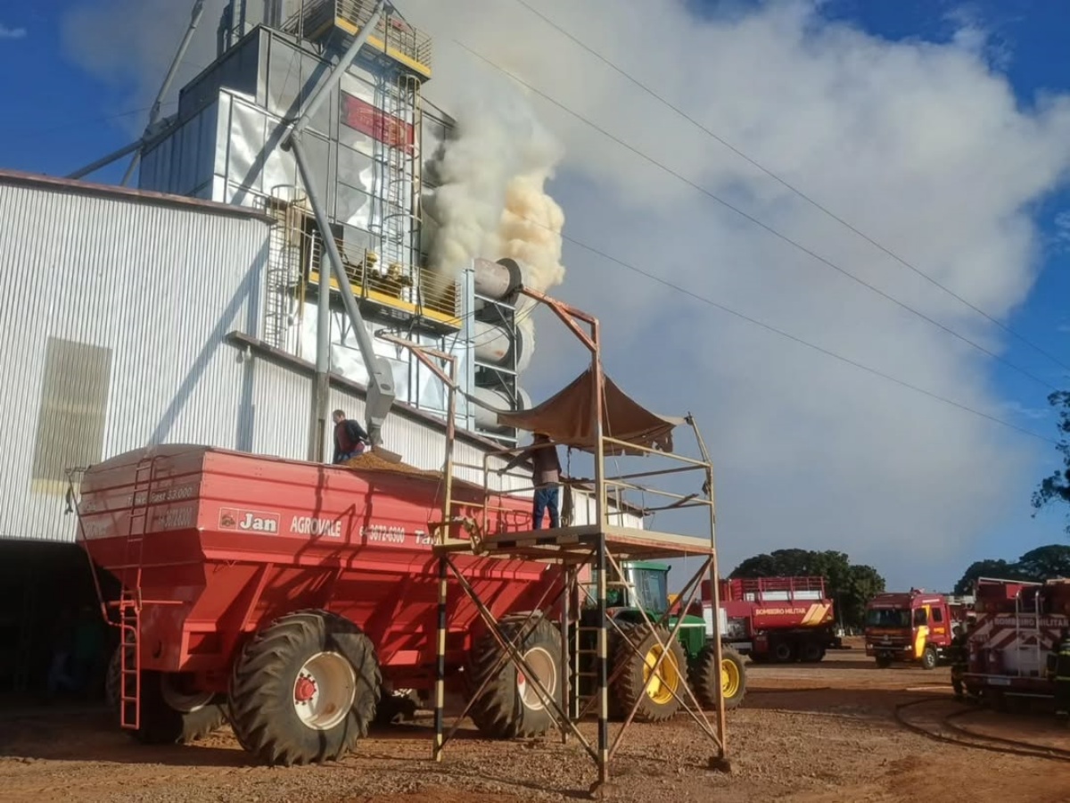 Imagens do local com muita fumaça