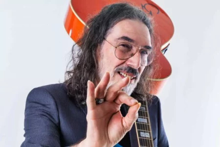 Lobão comemora 50 anos de carreira com show em Goiânia