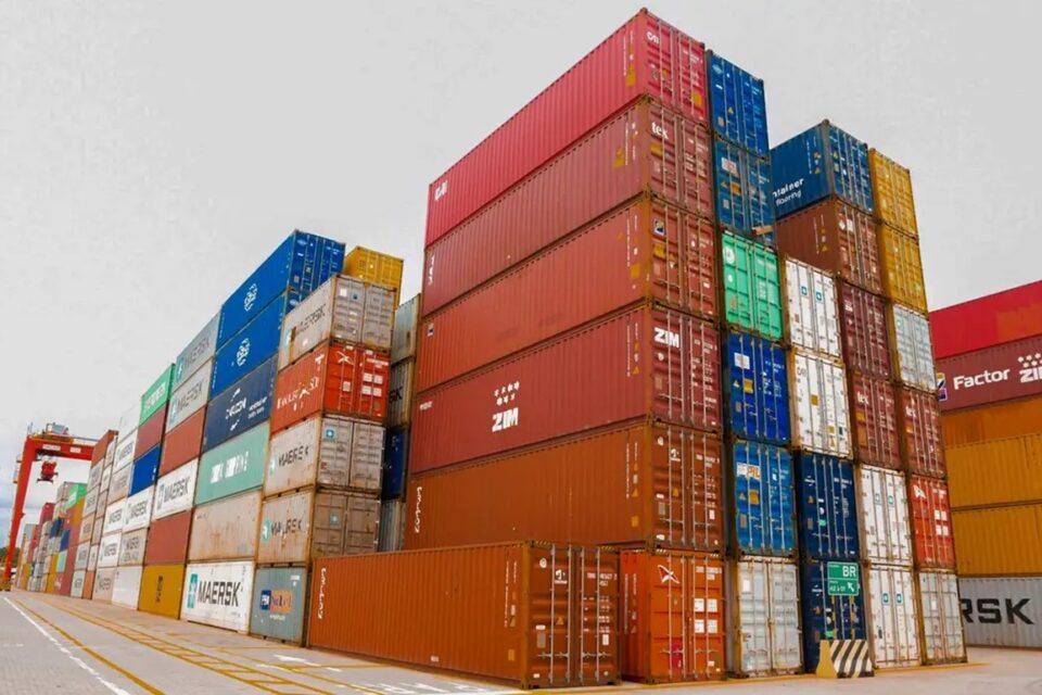 Brasil depende muito mais dos EUA no comércio que o inverso Brasileiros são principal fornecedor de 2,3% dos itens importados pelos EUA