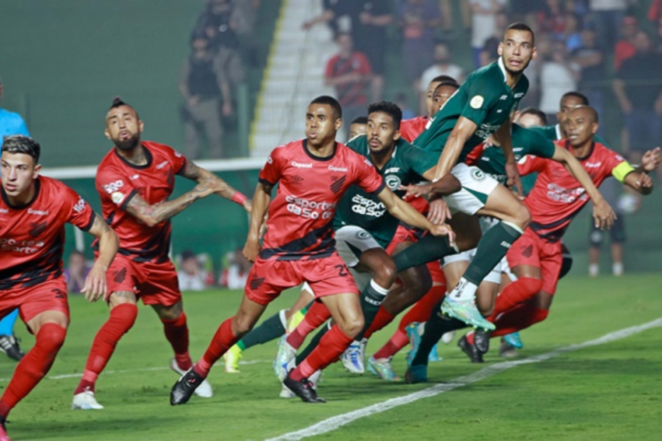 Partida entre Goiás e Athletico-PR em 2023