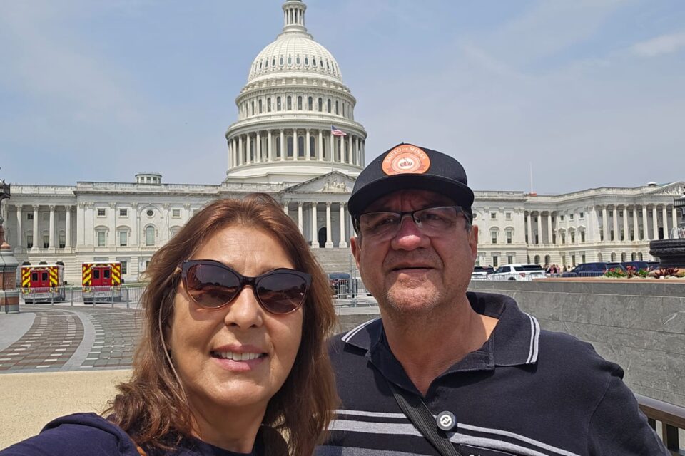 Casal de Goiânia constrói motorhome e parte em viagem rumo ao Alasca 2 Casal de Goiânia constrói motorhome e parte em viagem rumo ao Alasca Débora e Marquinhos estão cruzando países, culturas e desafios