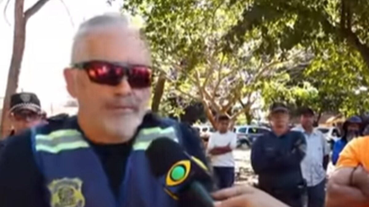 Imagem do fiscal no momento em que era questionado