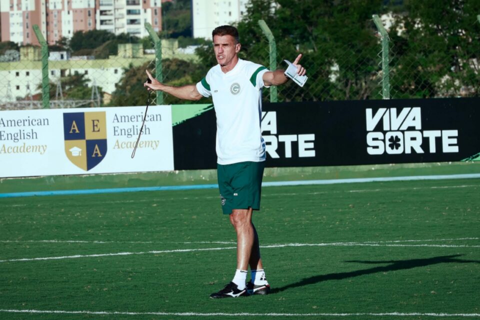 Vagner Mancini em treino do Goiás