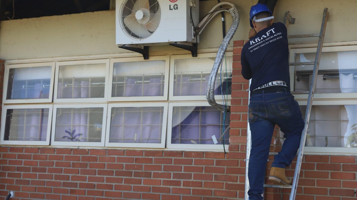 Climatização das salas de aula é parte de um pacote de R$ 38 milhões anunciado pelo prefeito em maio