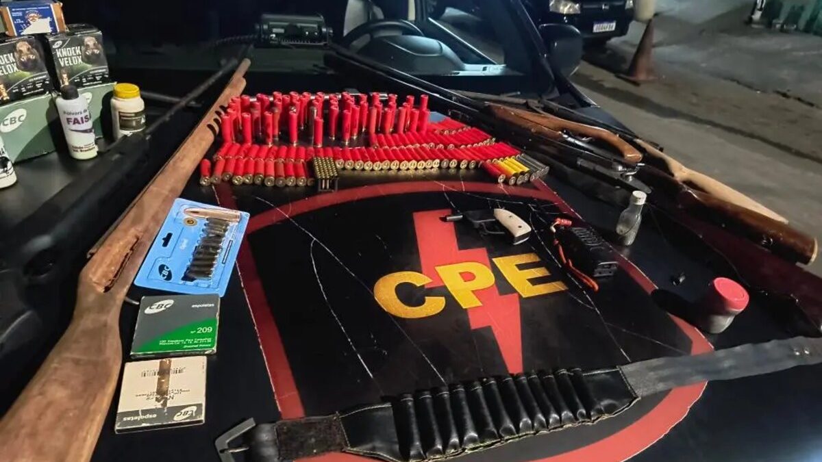 Fábrica clandestina de armas e munições é fechada e dono é preso, em Aparecida