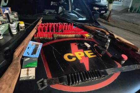 Fábrica clandestina de armas e munições é fechada e dono é preso, em Aparecida