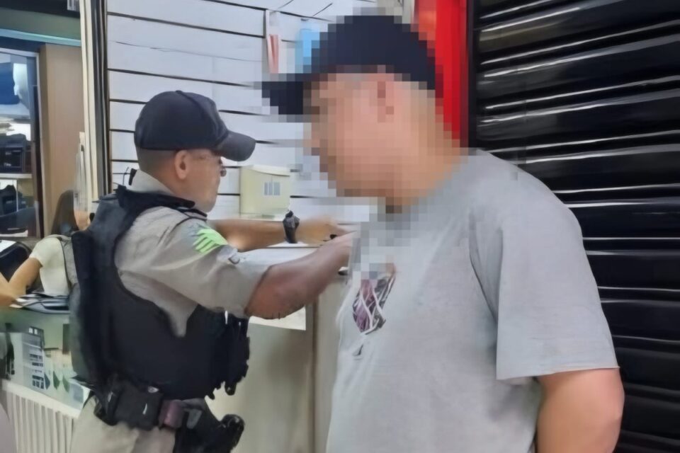 73ae7f37 suspeito x furto x celular Empresário é preso por vender celulares furtados em loja no Setor Coimbra, em Goiânia
