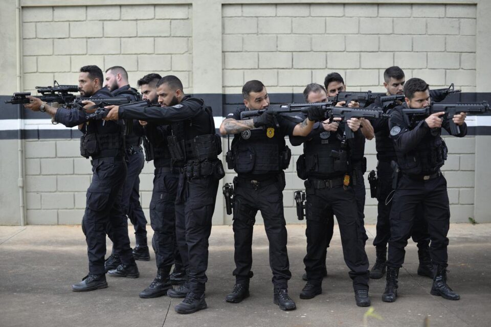 Fotos de policiais - Segurança pública