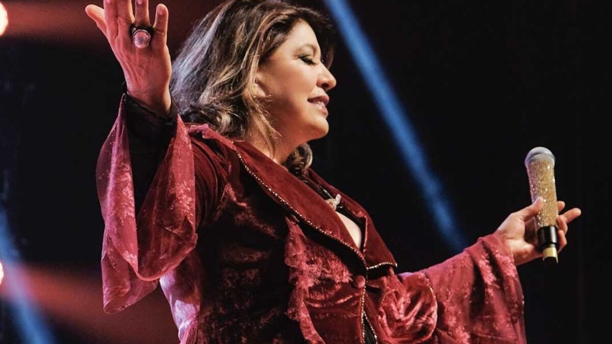 “Vai se f*”: Roberta Miranda xinga durante show na Paraíba; assista ao vídeo 1 Roberta Miranda xinga durante show na Paraíba; assista ao vídeo Cantora perdeu a paciência após ser insultada