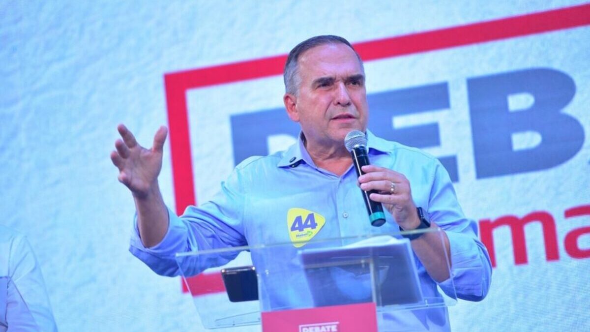 Aliado de Ronaldo Caiado, Mabel vai ao encontro de Lula Prefeito de Goiânia no Congresso da União Nacional dos Estudantes (UNE)